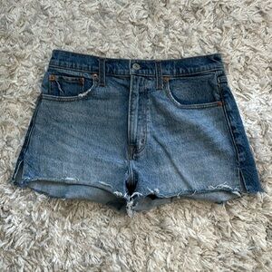 Abercrombie The Mom Short High Rise Size 27